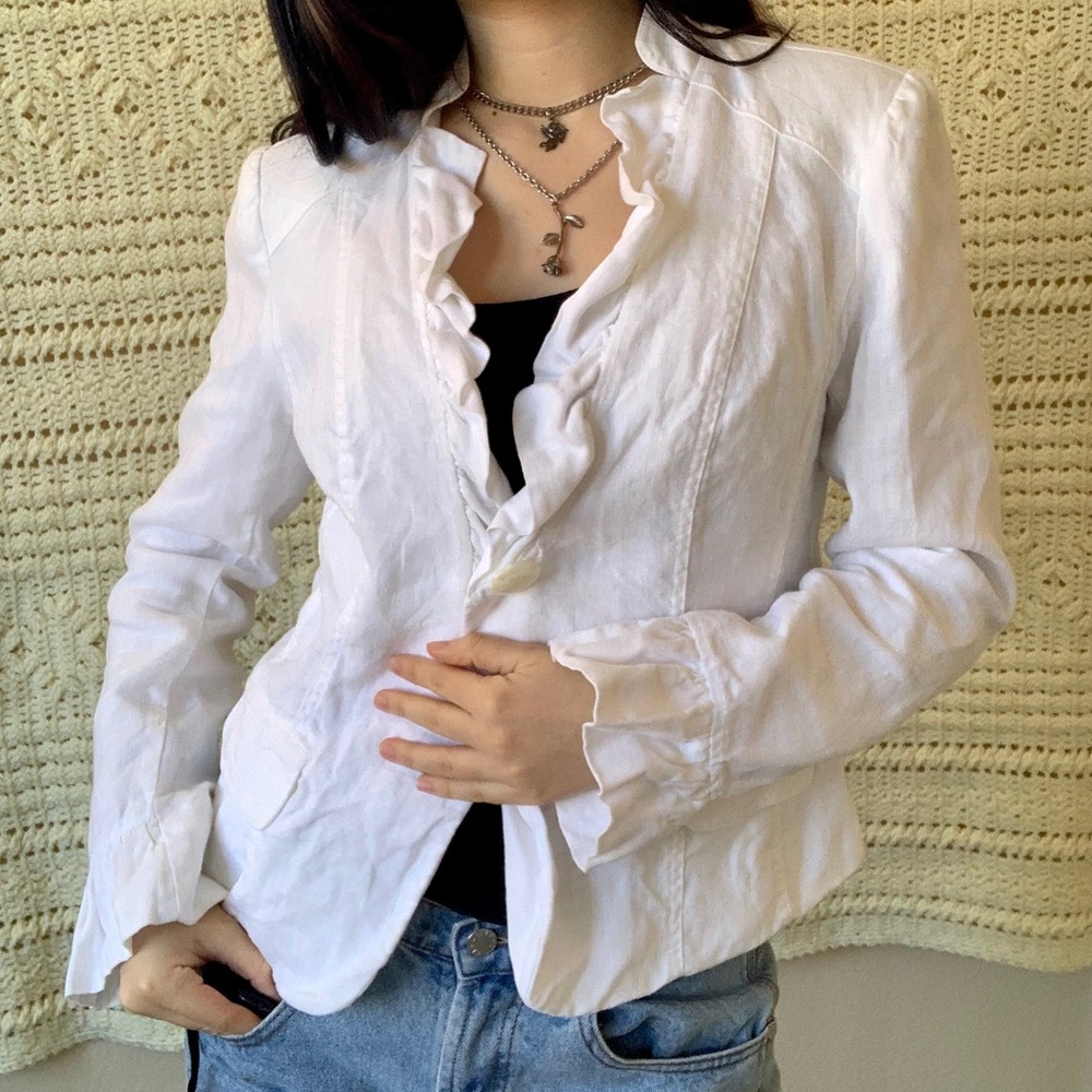 2000s INC White Blazer w/ Ruffles and Buttons ⭐️